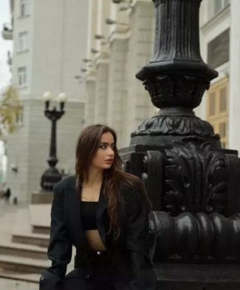 💋 С моими услугами ты погрузишься в мир страсти и наслаждения без ограничений. 🌟 Мои возможности не знают границ – от классики до экзотики, от нежных ласк до доминирования. 👠 Моя креативность покорит тебя, а опыт поможет исполнить все твои заветные желания. 🌹 Я знаю, как доставить истинное удовольствие, будь ты опытным или новичком. 💫 Отзывы моих довольных клиентов говорят само за себя. 📸 Мои фото – полное отражение реальности, без фотошопа и обмана. Обещаю, ты не останешься равнодушным. Если хочешь ощутить безупречное наслаждение в Москве, ты знаешь, где найти меня. 💖🌆 Зульфия